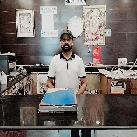 Hotel International Neelam Near New Delhi Railway Station Buitenkant foto