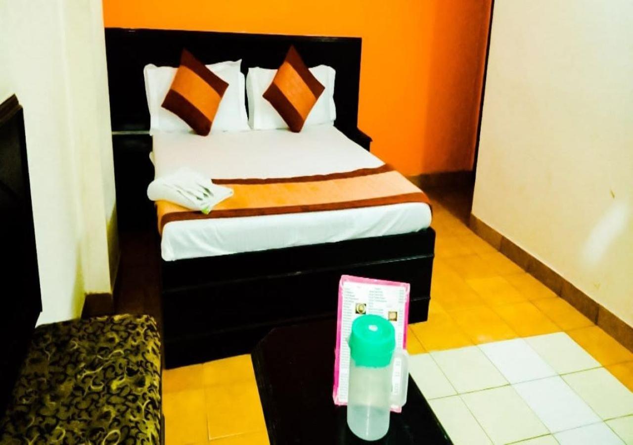 Hotel International Neelam Near New Delhi Railway Station Buitenkant foto